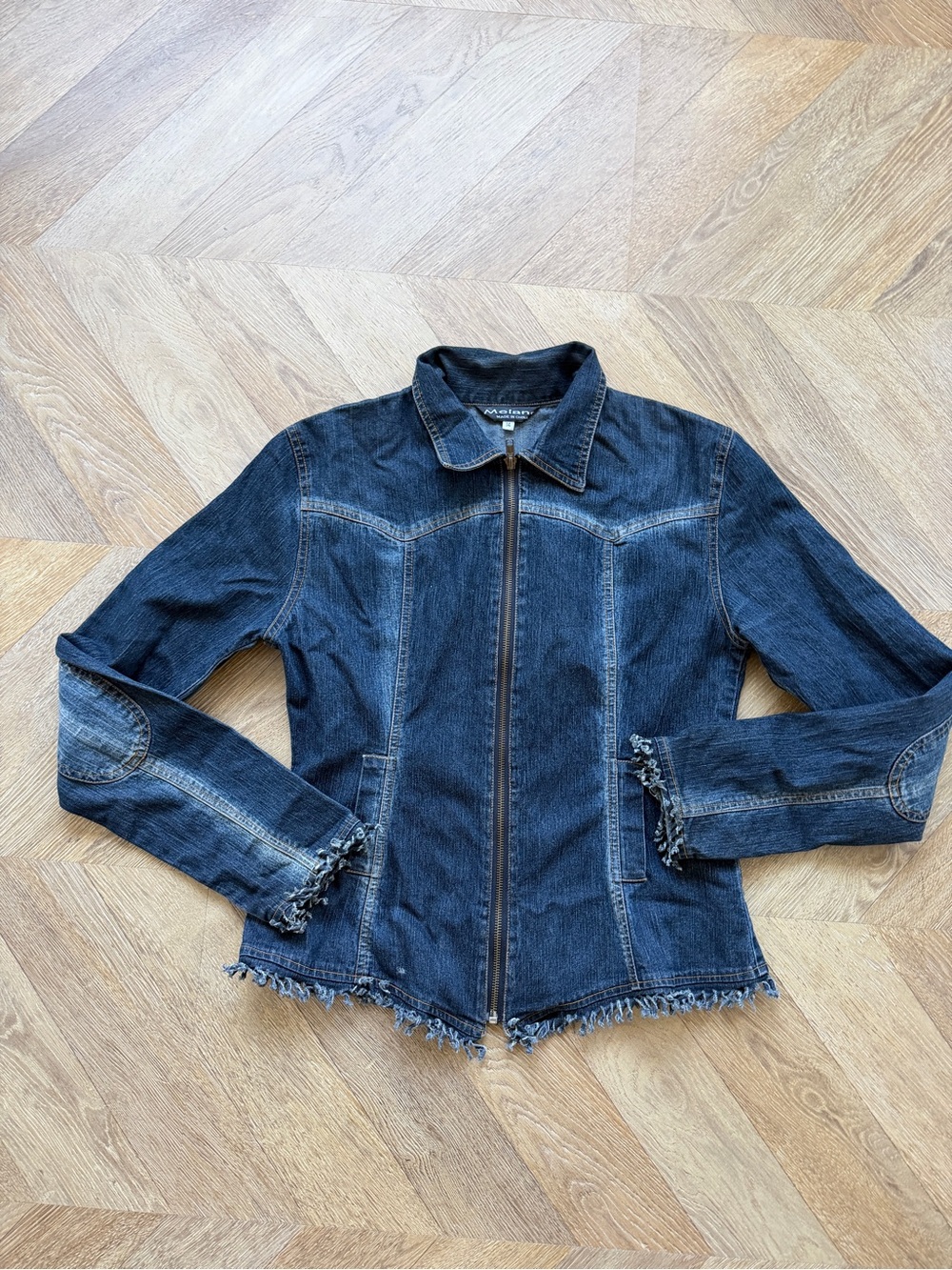 Women's Vintage Blue Denim Zip-Up Jacket with Frayed Hem